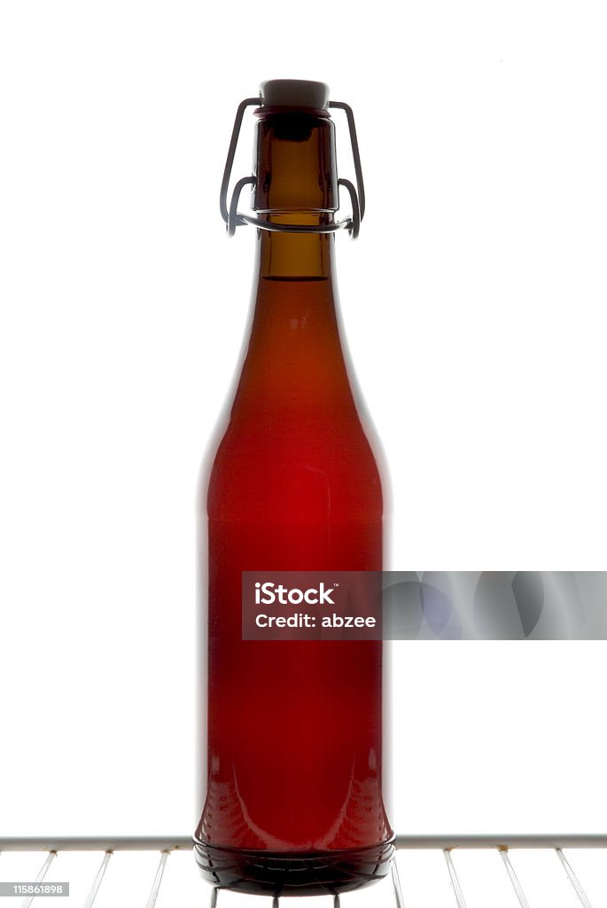 スイングトップボトルを、クールなボックス型 - アルコール飲料のロイヤリティフリーストックフォト