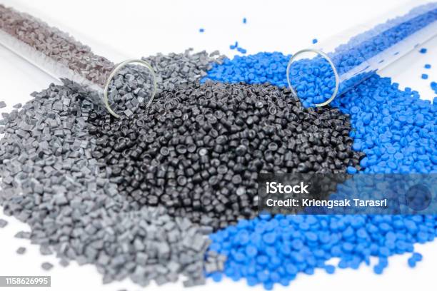 Polymerpellets Isoliert Auf Weißem Hintergrund Stockfoto und mehr Bilder von Ausmalen - Ausmalen, Blau, Chemie