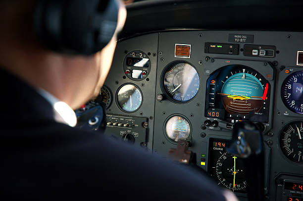 pilotos cabina de - pilot cockpit flying business fotografías e imágenes de stock