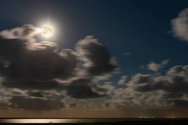 Germany, Lower Saxony, East Frisia, Juist, Full Moon [M] Germany, Lower Saxony, East Frisia, Juist, Full Moon [M] mondlicht stock pictures, royalty-free photos & images