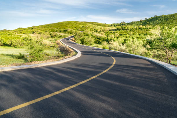 strada - curve road winding road street foto e immagini stock