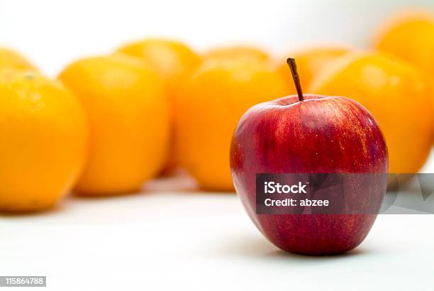 Apple E As Laranjas - Fotografias de stock e mais imagens de Laranja - Citrino - Laranja - Citrino, Maçã, Laranja - Cores
