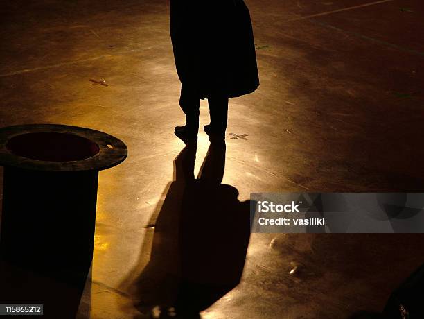 Mágico No Trabalho - Fotografias de stock e mais imagens de Chapéu - Chapéu, Mágico, Atuação