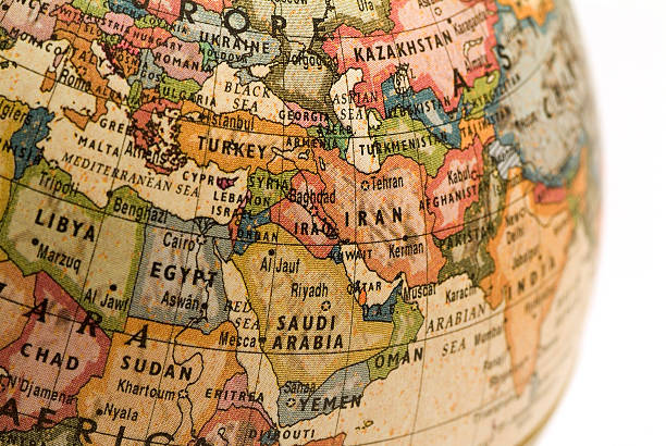 mini planeta médio oriente - middle east map east globe imagens e fotografias de stock