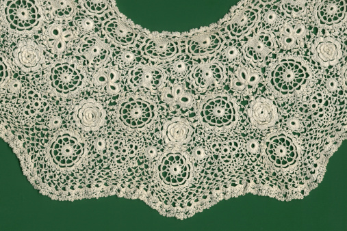 Antique Irish crochet collar. Motifs include roses, wheels, shamrocks and buttons. Circa 1900.