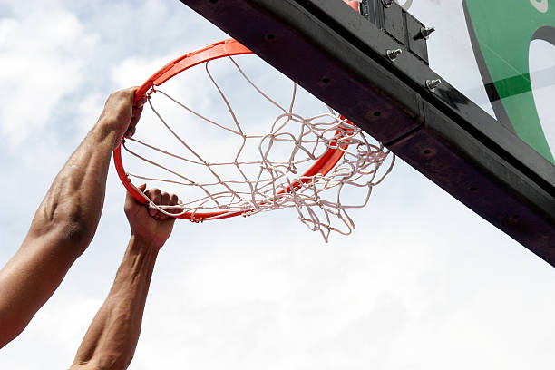 баскетбол слэм-данк - basketball sport human hand reaching стоковые фото и изображения