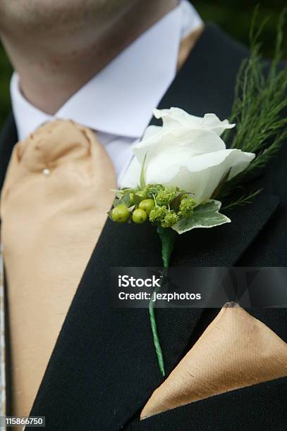 Sposi Nel Matrimonio Passante - Fotografie stock e altre immagini di Affollato - Affollato, Beige, Bianco