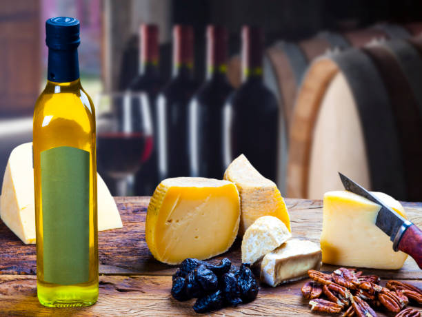 fromages spéciaux à l'huile d'olive extra vierge - cooking oil extra virgin olive oil olive oil bottle photos et images de collection