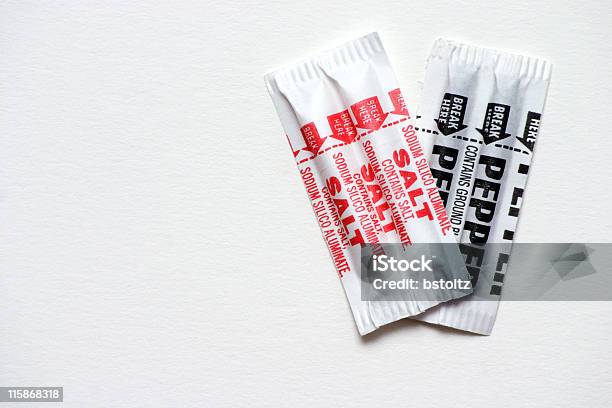 Photo libre de droit de Sel Et Poivre banque d'images et plus d'images libres de droit de Sachet - Sachet, Piment, Sel - Condiment