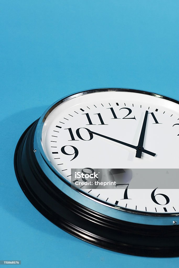 Nur noch eine Frage der Zeit - Lizenzfrei Auf die Uhr sehen Stock-Foto