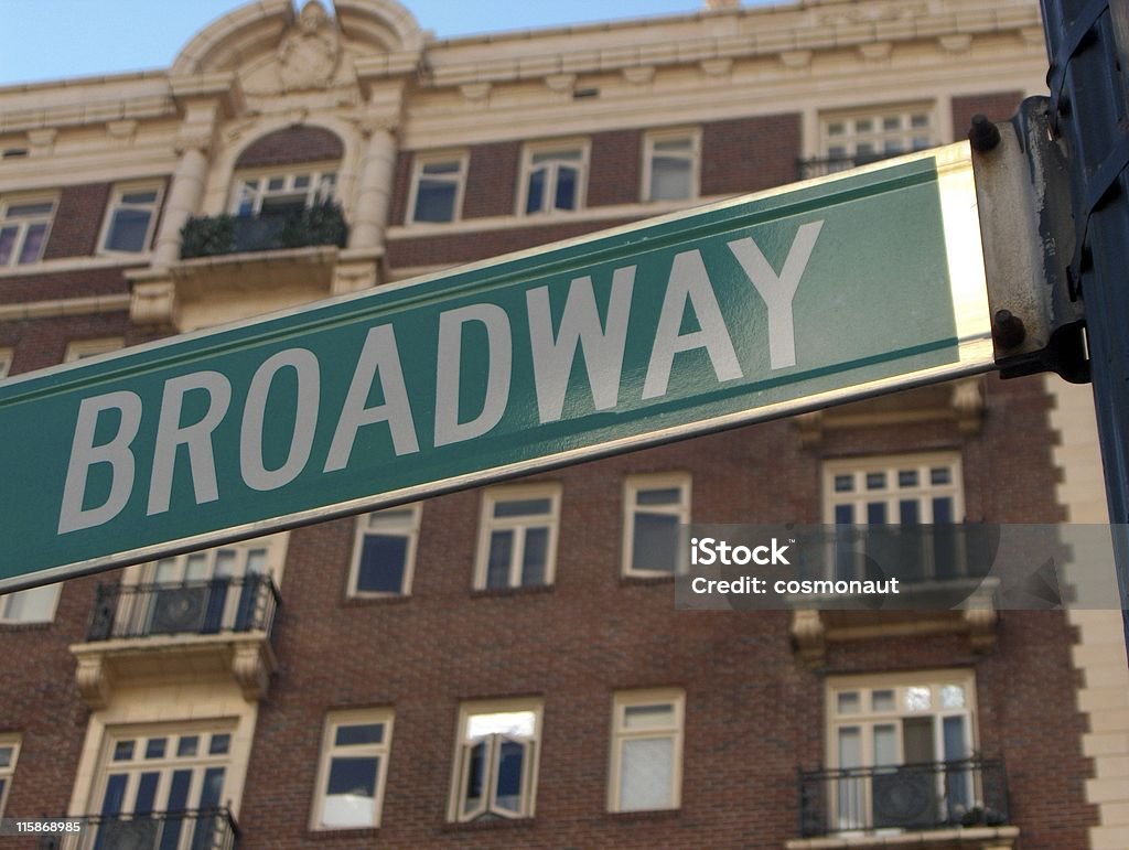 Broadway Street로 팻말 - 로열티 프리 0명 스톡 사진