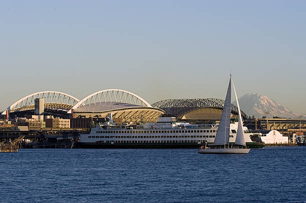 Seattle landscape Qwest Field with mount Rainier on background north pacific ocean globe stock pictures, royalty-free photos & images