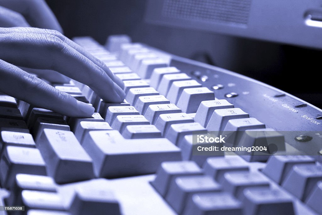 Tippen auf der Tastatur - Lizenzfrei Arbeiten Stock-Foto