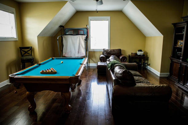 istock Gold yellow bonus play room with pool table 1158713207