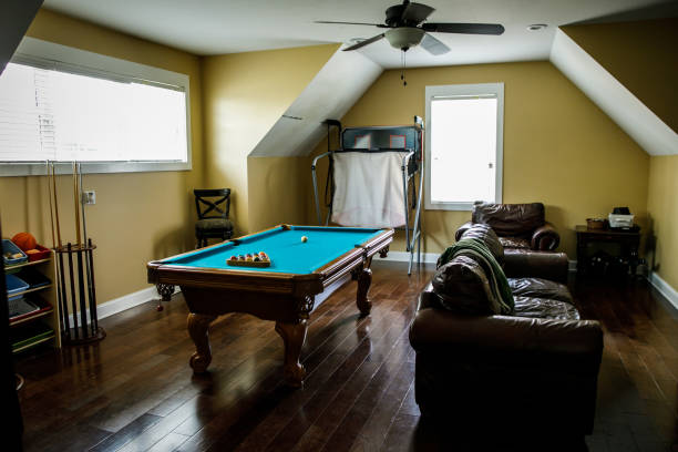 Yellow gold upstairs bonus room with pool table