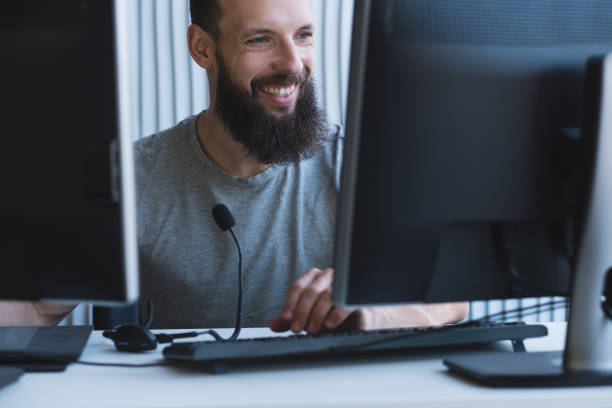 Monitor Software Support Engineer 3,400+ Dual Computer Monitor Stock Photos, Pictures & Royalty-Free ...