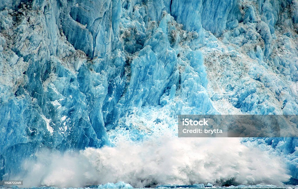 Desprendimiento de hielo glaciar - Foto de stock de Desprendimiento de hielo libre de derechos