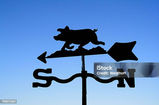 Cerdo Weathervane Foto de stock y más banco de imágenes de Animal - Animal, Azul, Cerdo