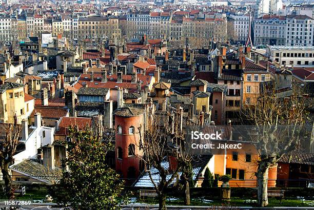 Old Lyon Y Rosa Tower Foto de stock y más banco de imágenes de Lyon - Lyon, Rosa - Color, Rosa - Flor