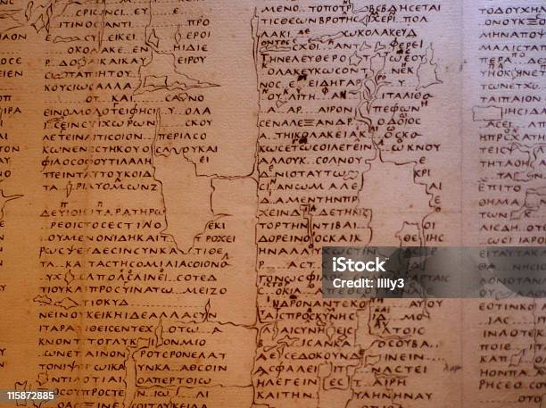 Antica Script Su Un Rotolo Di - Fotografie stock e altre immagini di Scrittura latina - Scrittura latina, Pergamena - Materiale cartaceo, Antica Roma