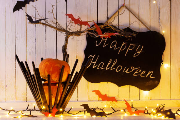 halloween decorations on wooden background in home - root paper black textured imagens e fotografias de stock