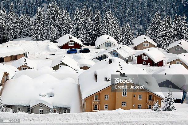 ノルウェースタイルのシャレー Flaine - カラー画像のストックフォトや画像を多数ご用意 - カラー画像, コテージ, シャレー