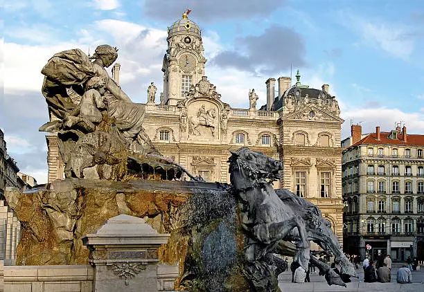 La place des Terreaux is the heart of Lyon's civic life. The square was restyled in 1994 by architect Christian Drevet and artist Daniel Buren. The Bartholdi fountain was sculpted in 1889 by Bartholdi (responsible for the Statue of Liberty in New York) It represents the rivers flowing into the ocean. The town Hall (hôtel de ville) was built in baroque style by Jules Hardouin-Mansart in 1700.