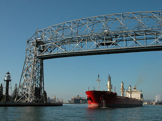 ダルースリフトブリッジ - vertical lift bridge ストックフォトと画像