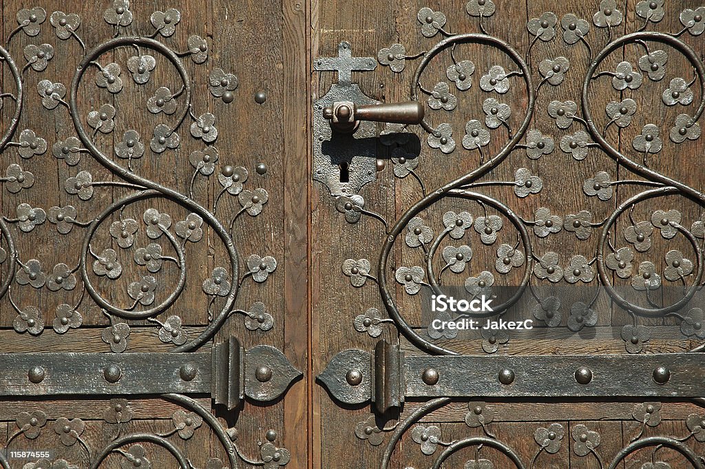 Ensisheim 教会ドア（フランス） - ちょうつがいのロイヤリティフリーストックフォト