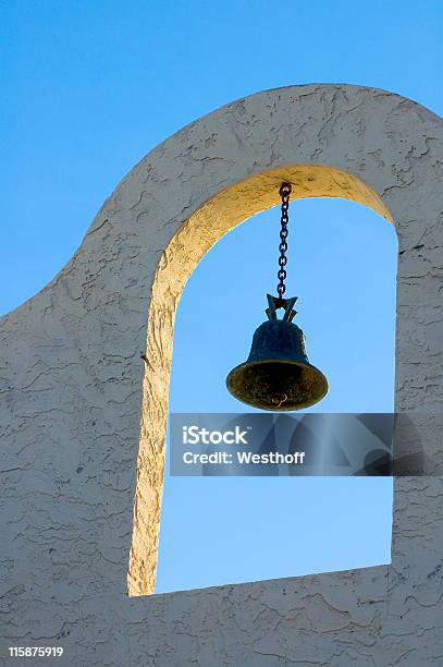 Foto de Bell Do Sudoeste e mais fotos de stock de Adobe - Adobe, Arco - Característica arquitetônica, Arizona