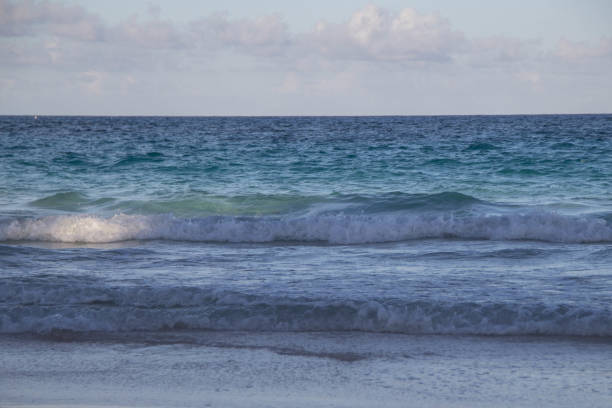 istock Waves Splashing On The Wide Bermuda Beach 1158787437