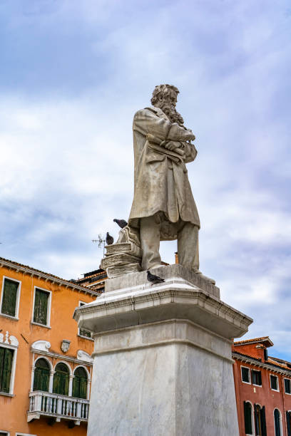 monument to italian linguist niccolo tommaseo in venice, italy - stefano imagens e fotografias de stock