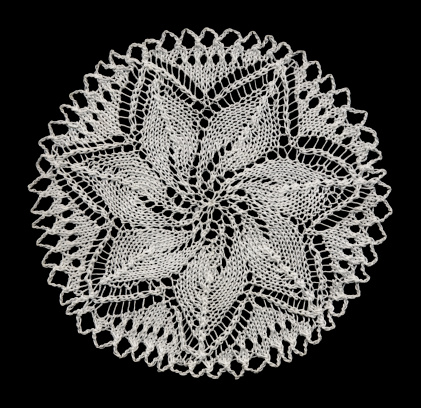 Knitted doily with star pattern.