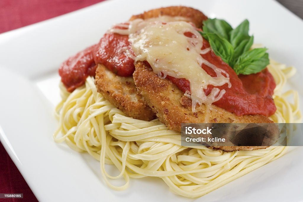 Prato de frango com parmesão - Foto de stock de Almoço royalty-free