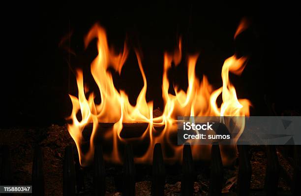 Burning ログ - カラー画像のストックフォトや画像を多数ご用意 - カラー画像, 写真, 暖炉の火