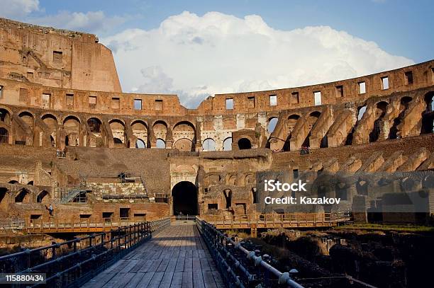 Coloseum Внутри — стоковые фотографии и другие картинки В помещении - В помещении, Колизей, Амфитеатр