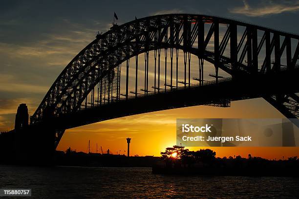 Photo libre de droit de Coucher De Soleil Sur Sydney banque d'images et plus d'images libres de droit de Pont Sydney Harbour Bridge - Pont Sydney Harbour Bridge, Escalade, Adulte