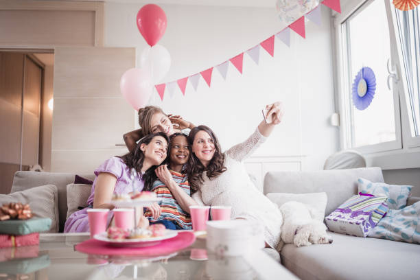 istock Baby shower selfie 1158819348