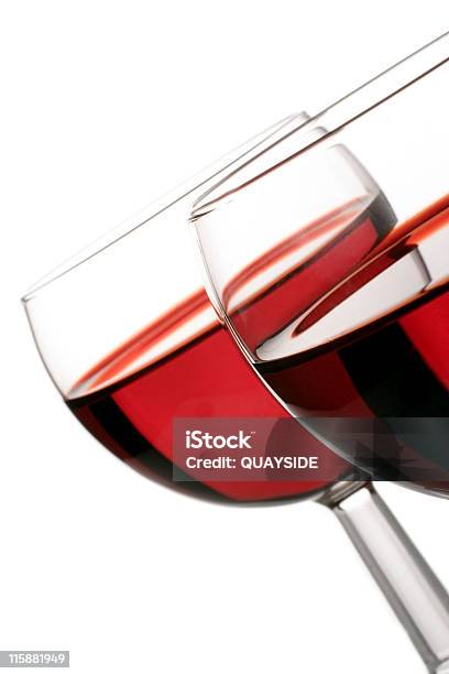 Bicchieri Di Vino Rosso - Fotografie stock e altre immagini di Alchol - Alchol, Allegro, Anniversario