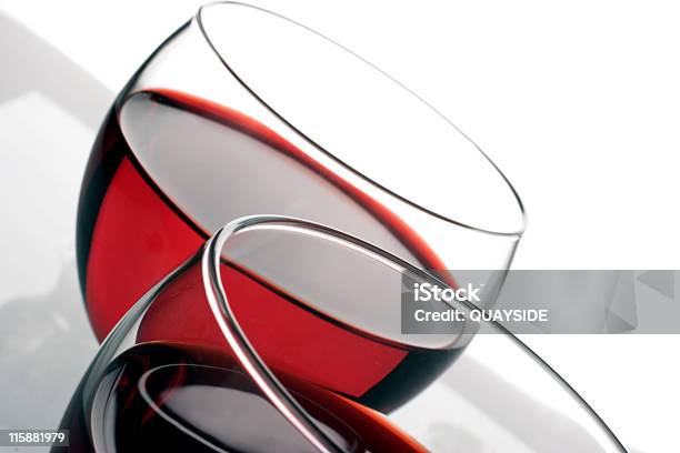 Vinho Tinto Óculos - Fotografias de stock e mais imagens de Acordo - Acordo, Bebida Alcoólica, Branco