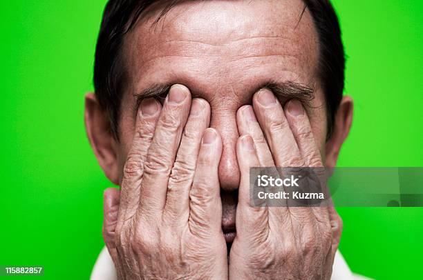 В Panic — стоковые фотографии и другие картинки Диабетическая ретинопатия - Диабетическая ретинопатия, Безнадёжность, Болезнь