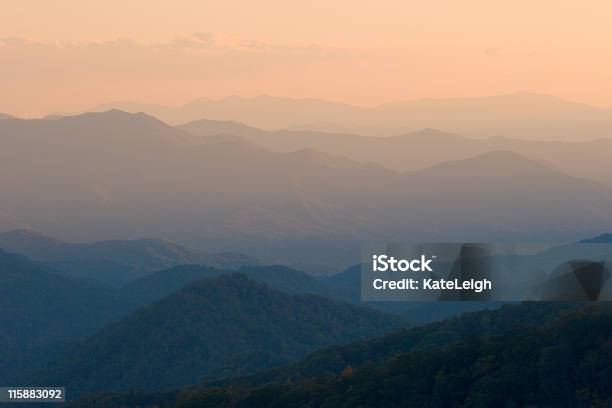 Puesta De Sol De Montaña Picos Foto de stock y más banco de imágenes de Abstracto - Abstracto, Aire libre, Appalachia