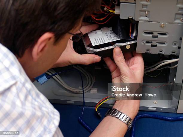 Computer Ремонт Диск — стоковые фотографии и другие картинки Внутри - Внутри, Горизонтальный, Заменитель