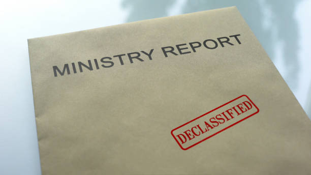 отчет министерства рассекречен, печать штамп на папке с важными документами - notary public audio стоковые фото и изображения