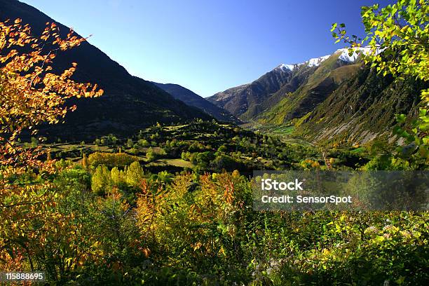 Осенние Долина — стоковые фотографии и другие картинки Время года - Время года, Высоко, Гора