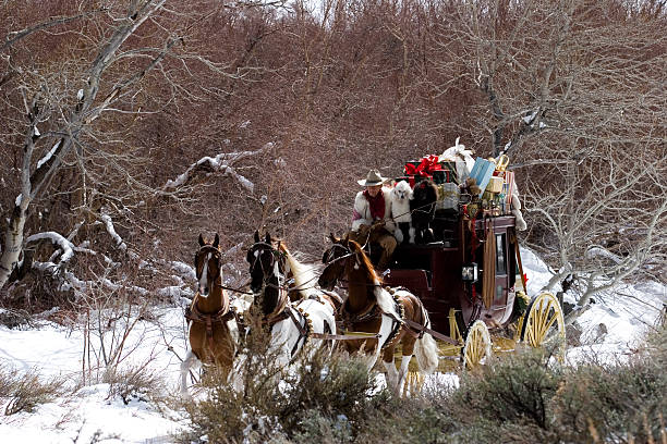 istock Stagecoach in the snow 06 115889317