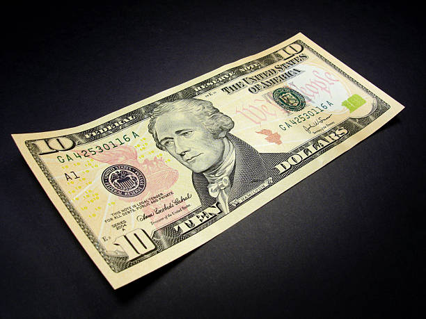 새로운 미국 10 달러 지폐 - ten dollar bill 뉴스 사진 이미지
