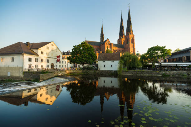 уппсалаский собор - uppsala cathedral стоковые фото и изображения