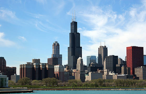 skyline von chicago loop - sears tower stock-fotos und bilder