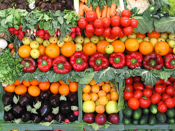 coloridas frutas y verduras - fruit tomato vegetable full frame fotografías e imágenes de stock